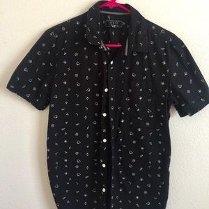 Men’s black, button up top from forever 21 Men 🖤